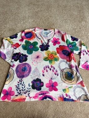 Shana White Floral V-Neck Blouse – Size Medium